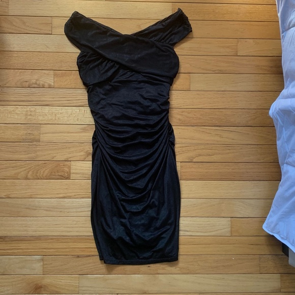 NWOT worn once GUESS Across Shoulder Sexy Dress, Xs - Picture 1 of 2